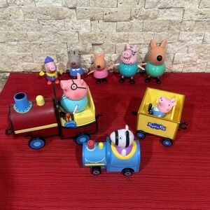 Peppa Pig talking Toy Train 8 Figures + more Very Nice